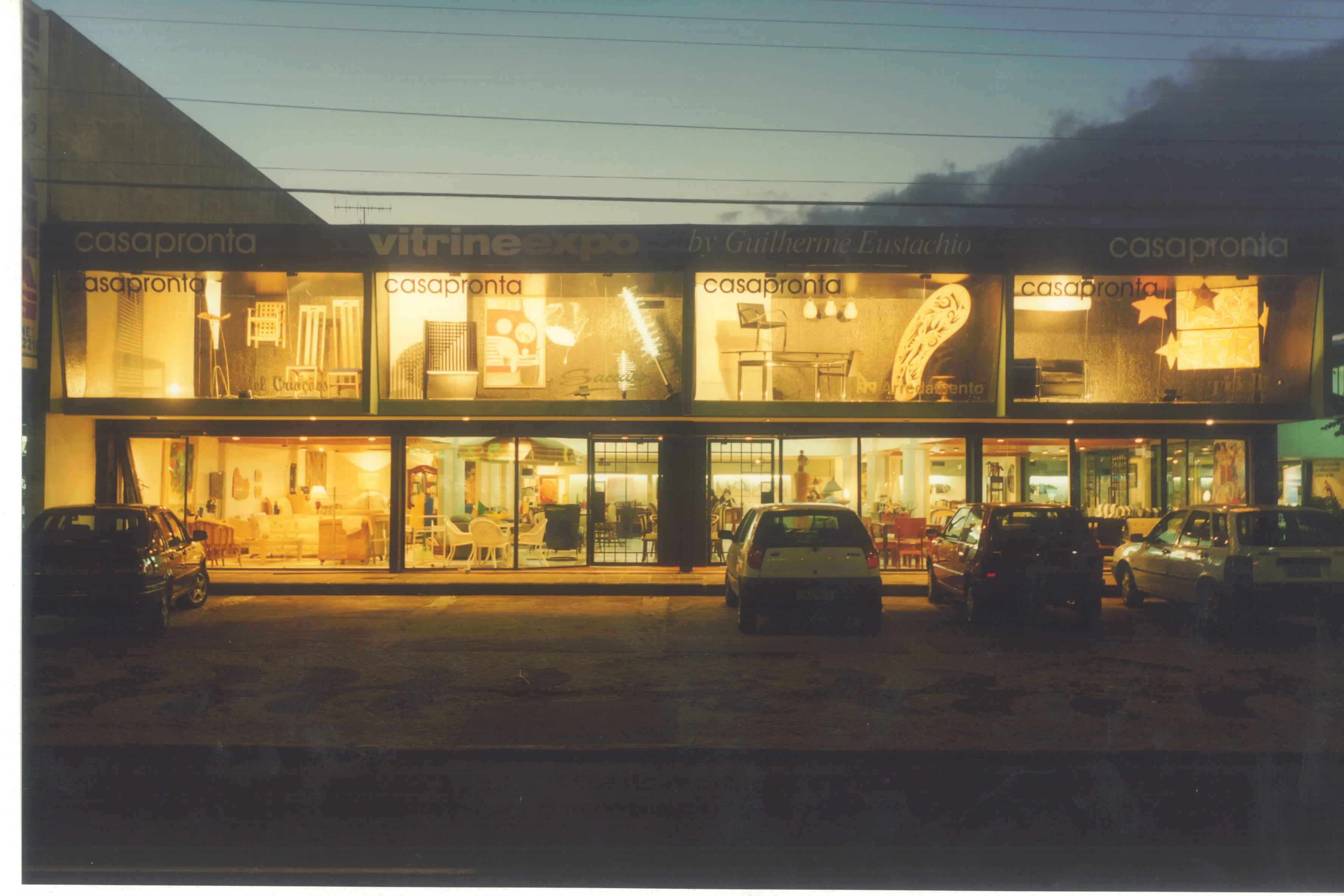 Vitrine 1997 assinada por Guilherme Eustachio