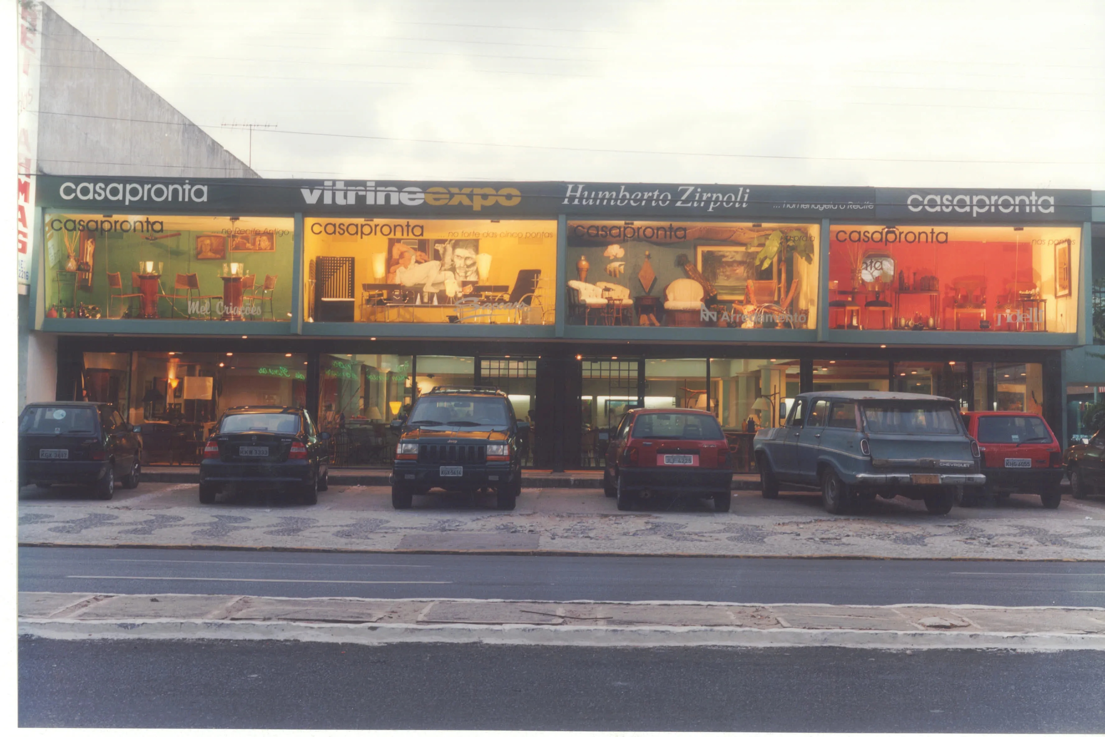 Vitrine 1997 assinada por Humberto Zirpoli