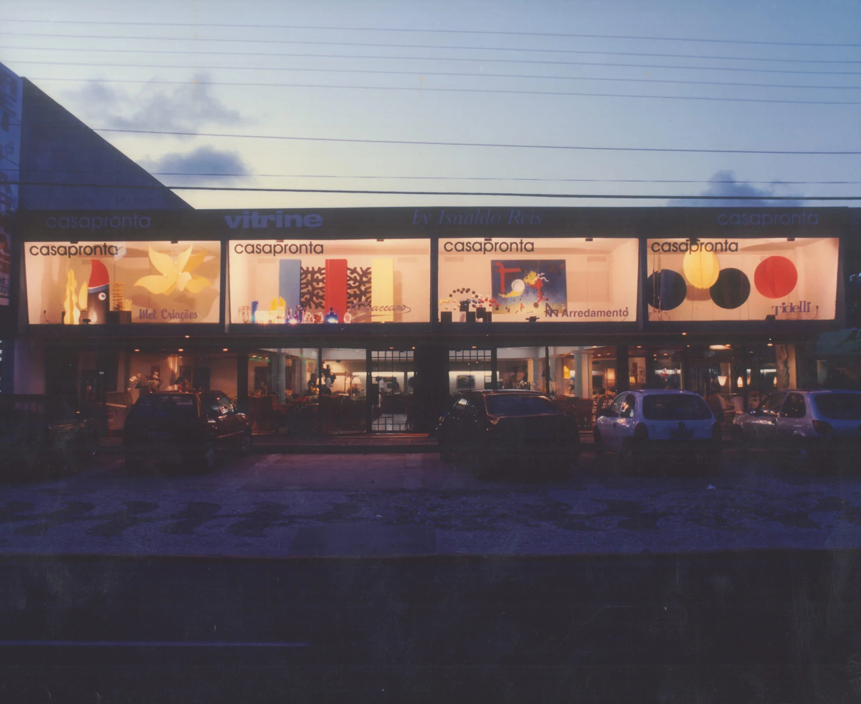 Vitrine 1998 assinada por Isnaldo Reis