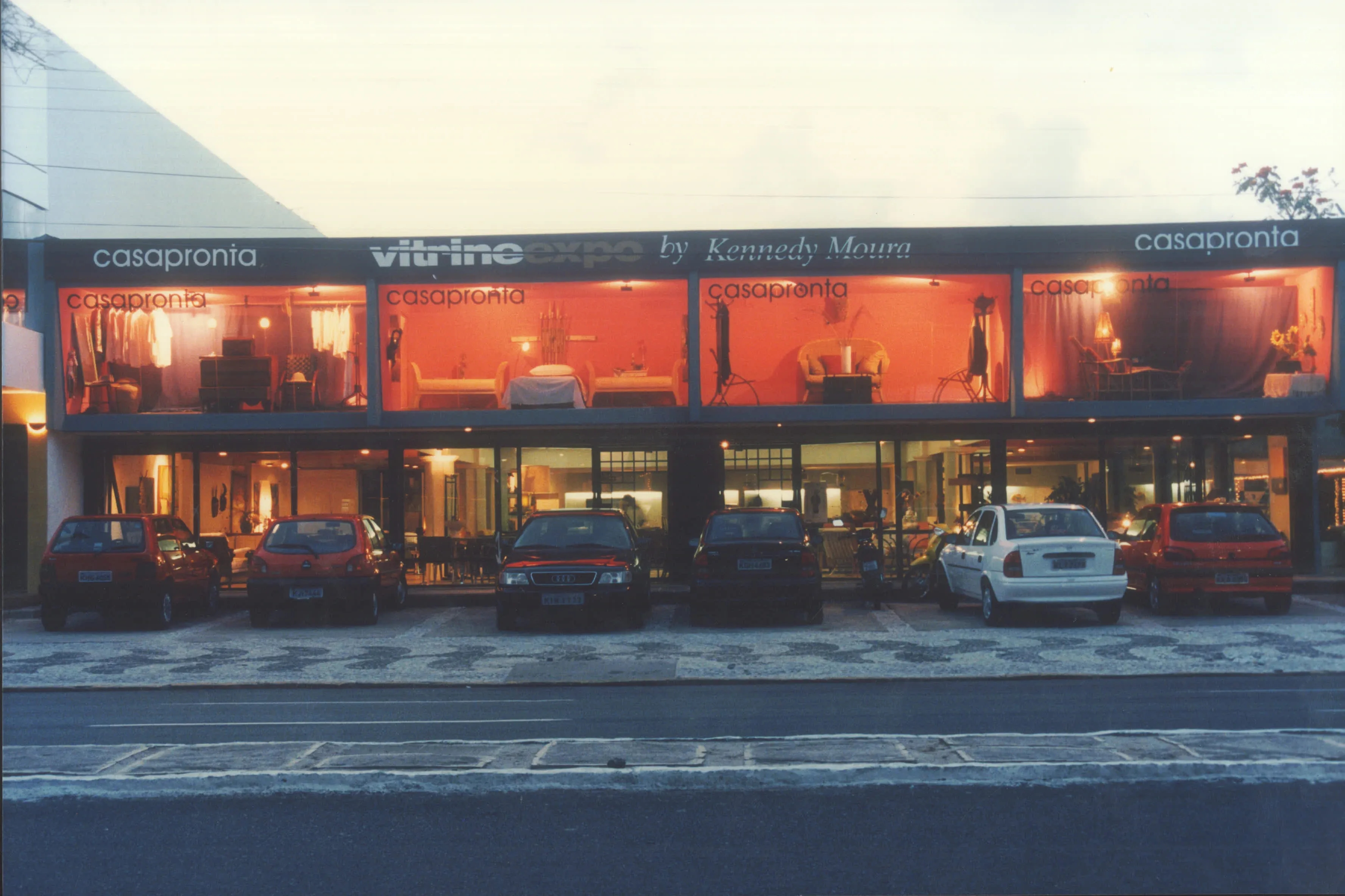 Vitrine 1998 assinada por Kennedy Moura