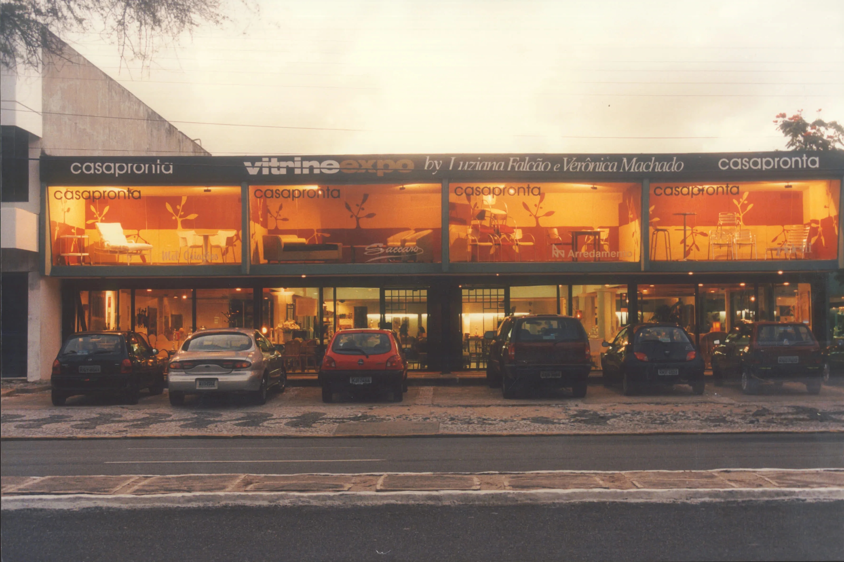 Vitrine 1998 assinada por Luziana Falcao e Veronica Machado